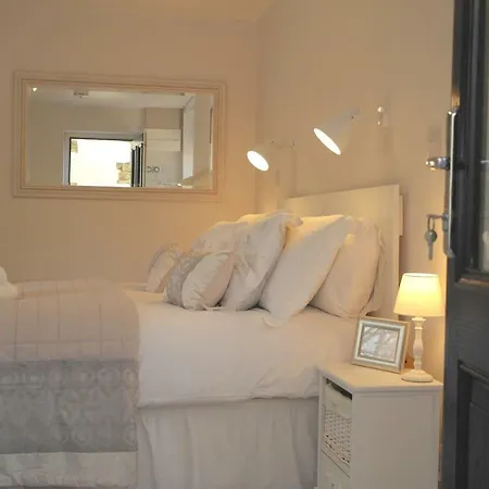 Апартаменты Ashford House 'The Snug' Private Hot Tub Fylingthorpe Экстерьер фото