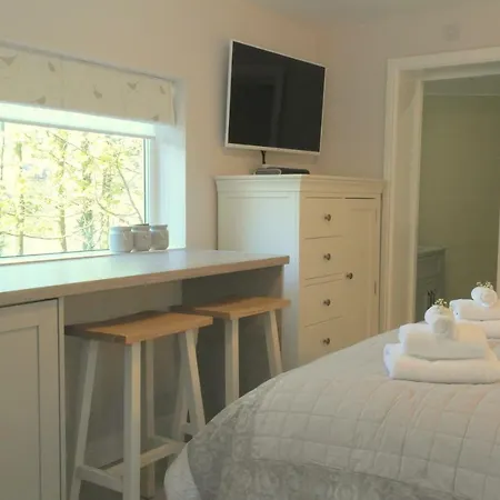 Апартаменты Ashford House 'The Snug' Private Hot Tub Fylingthorpe Экстерьер фото