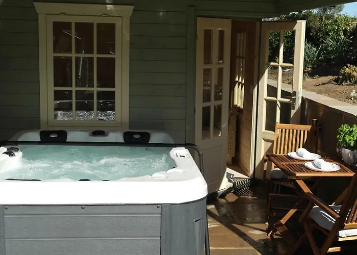 Ashford House \'The Snug\' Private Hot Tub