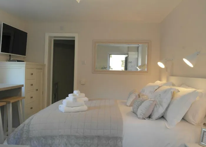 Ashford House \'The Snug\' Private Hot Tub