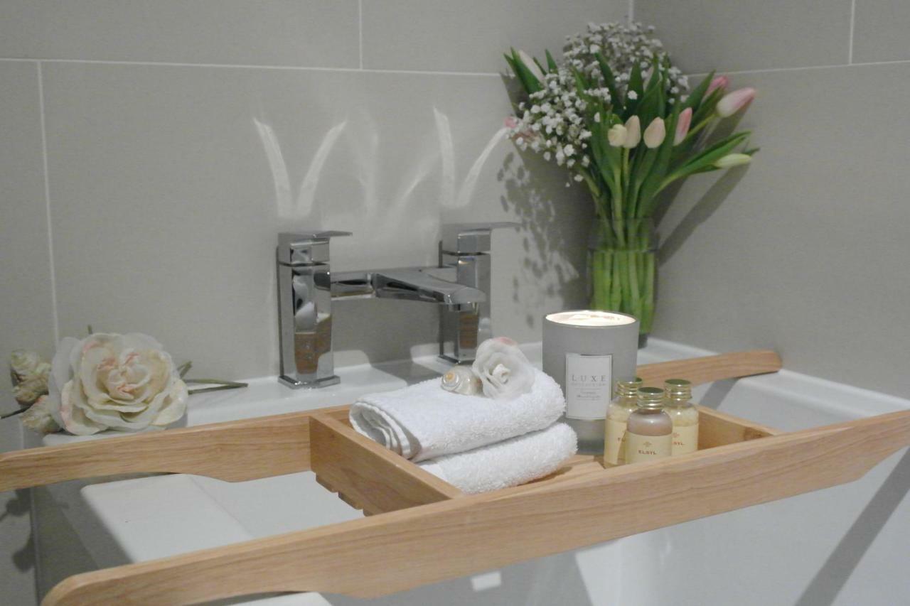 Ashford House 'the Snug' Private Hot Tub Apartment